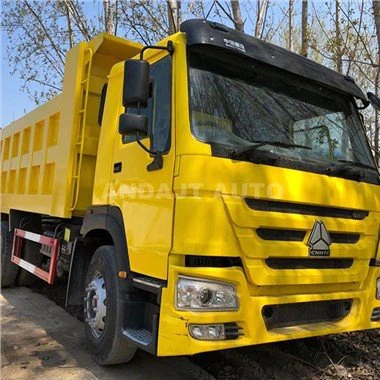 Camión volquete de un solo eje usado